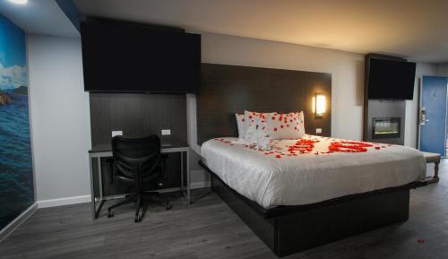 Honeymoon Suite w/ Jetted Tub, Non-Smoking