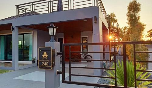 Villa with Garden View
