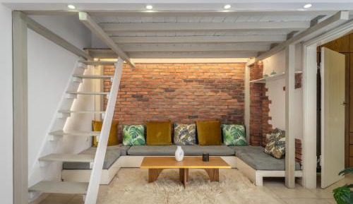 One-Bedroom Apartment with View