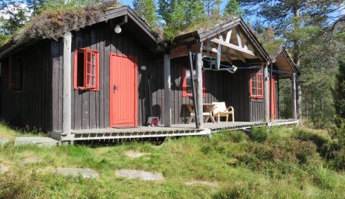 Large Two-Bedroom Cottage with Shared Shower