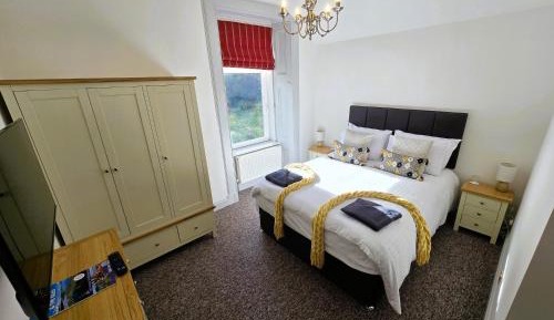 Deluxe Double Room with Side Sea View