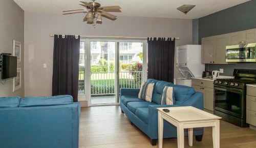One-Bedroom Apartment with Sea View and Balcony