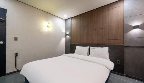 Standard or Deluxe Random Assign upon check-in