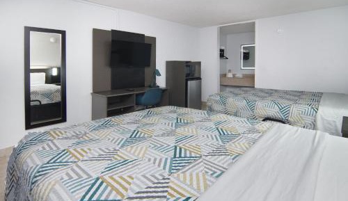Queen Room with Two Queen Beds - Non-Smoking