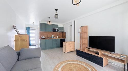 Studio with Sofa Bed