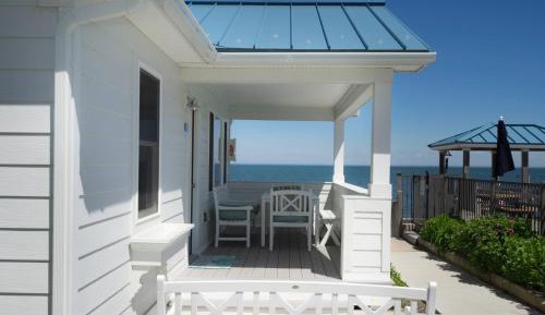 Bungalow - Water Front 