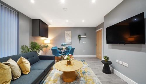 Three-Bedroom Deluxe Apartment