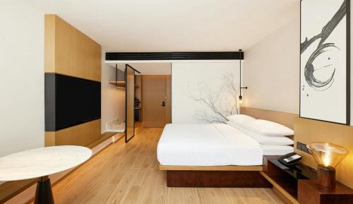 Business King Room with City View