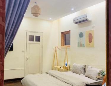One-Bedroom Apartment with Lake View