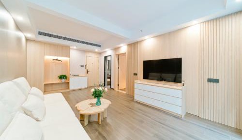 Suite with Pool View