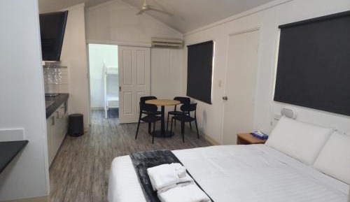 One Bedroom Studio Ensuite Cabin