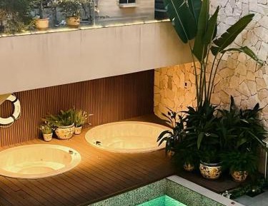 Deluxe Room (1 adult + 2 children)