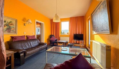 Apartment with Mountain View