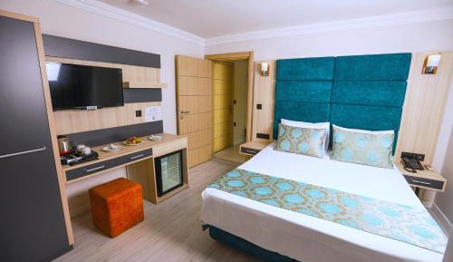 Quadruple Room with Mountain View