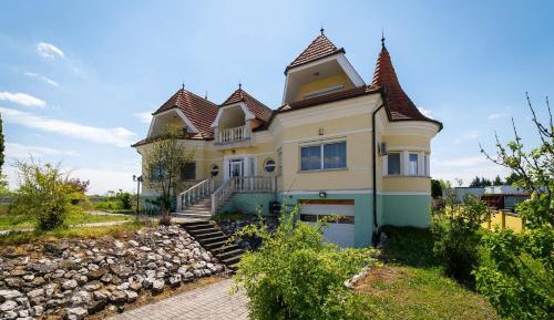 Deluxe Villa
