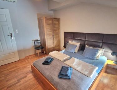 Two-Bedroom Apartment (6 Adults)