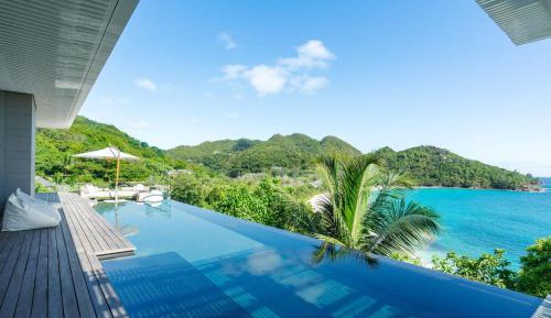 Guests will have a special experience as the suite offers a pool with a view. Featuring a private entrance, this air-conditioned suite consists of 1 living room, 1 separate bedroom and 1 bathroom with a shower and a bidet. The spacious suite provides soun