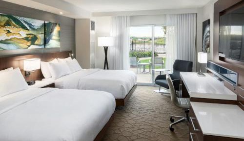 Guest room, 2 Queen, River view, patio
