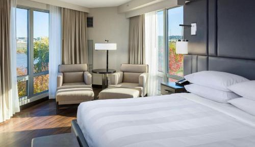 Presidential King Suite with River View