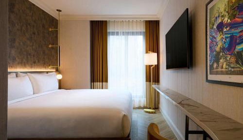 Deluxe King Room
