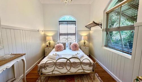 Queen Room with Shared Bathroom