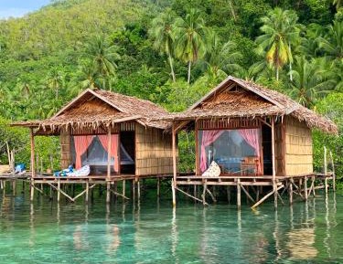 Deluxe Room (2 Adults + 1 Child)