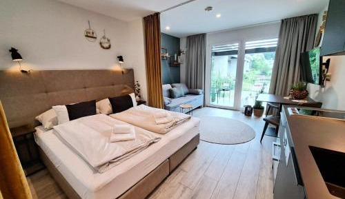 One-Bedroom Apartment with Shower