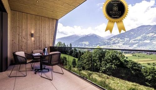 Apartment with Mountain View