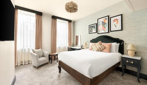 Premium Queen Room