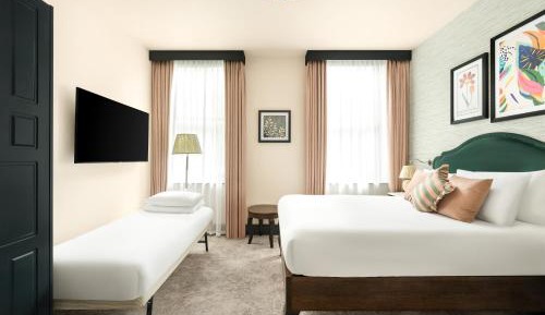 Premium Queen Room with Extra Bed