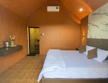 Deluxe Room (2 Adults + 1 Child)