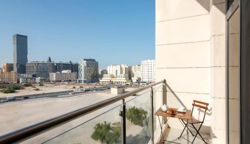 Two-Bedroom Duplex Apartment with Balcony and City View