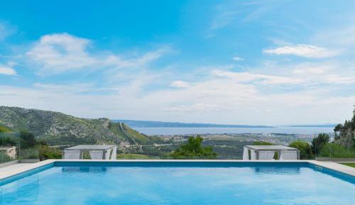 Villa with Private Pool and Sea View