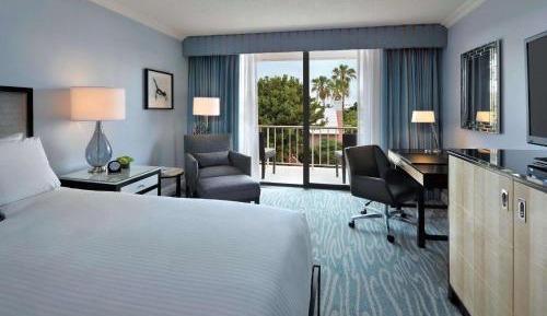 Deluxe King Room with Garden View