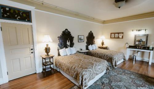 Standard Queen Room