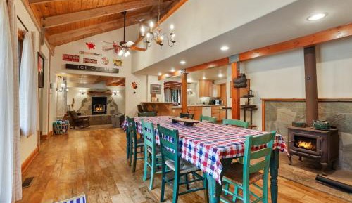 Four-Bedroom Holiday Home