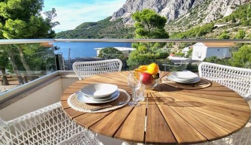 Two-Bedroom Apartment with Balcony and Sea View