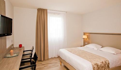 Studio (2 Adults)