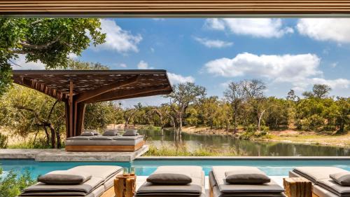 Mapogo Villa with 2 Game Drives