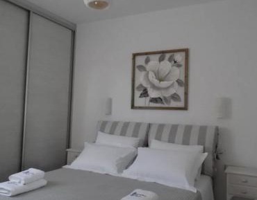 Studio Apartment with Harbor View