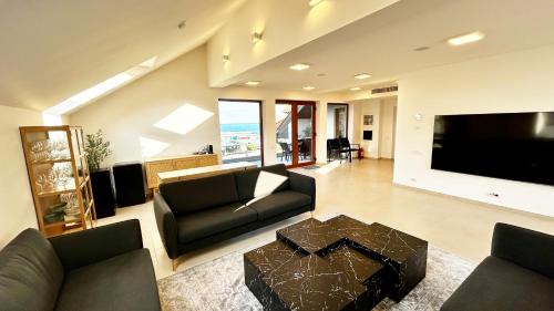 One-Bedroom Apartment - Sea Side