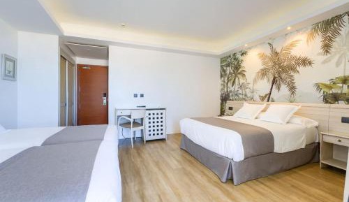 Family Room (2 Adults + 2 Children)