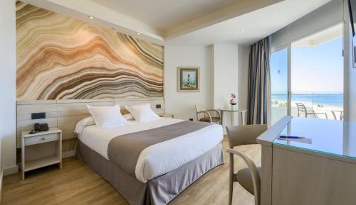 Double or Twin Room with Sea View