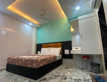 Deluxe Double Room (2 Adults + 1 Child)