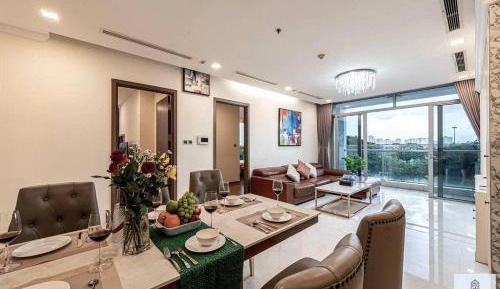 Four-Bedroom Apartment with Balcony 