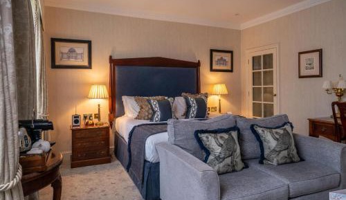 Manor Room