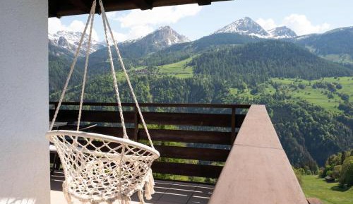 One-Bedroom Apartment with View