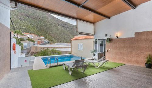 Four-Bedroom Holiday Home