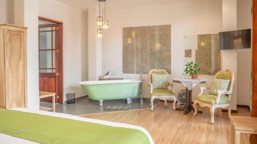 Deluxe King Room