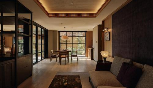 Yong Cui Grand View Suite